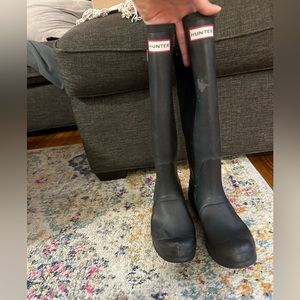 Size 8 Female Hunter original tall rain boots black